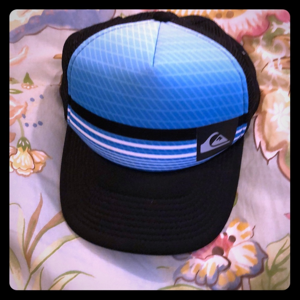 Black/turquoise Quicksilver trucker hat